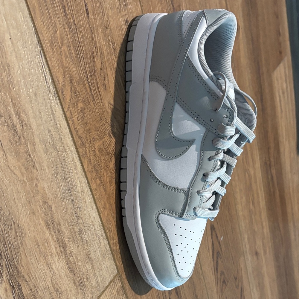 Men’s Nike Light Gray Dunk Low Retro
Size 11
Brand new with box